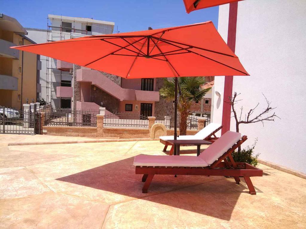 Apartments Vila A1 Dobra Voda Luaran gambar