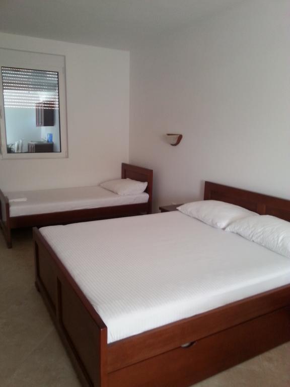 Apartments Vila A1 Dobra Voda Luaran gambar
