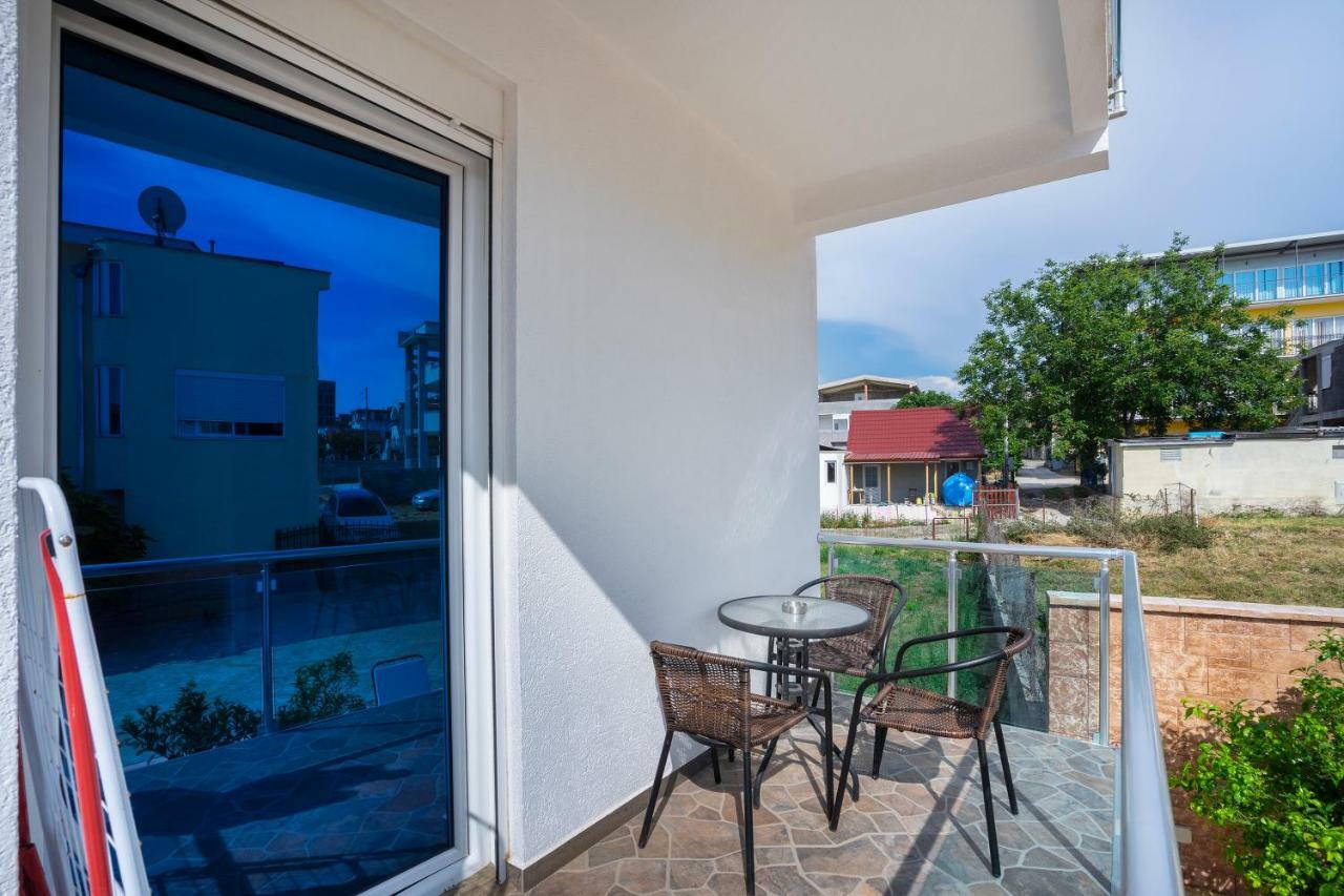 Apartments Vila A1 Dobra Voda Luaran gambar