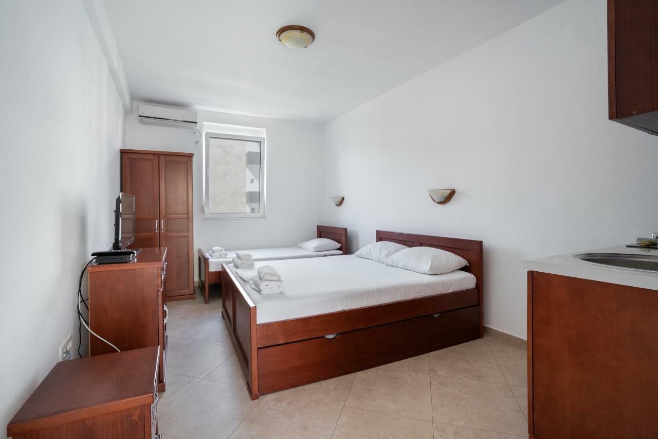 Apartments Vila A1 Dobra Voda Luaran gambar
