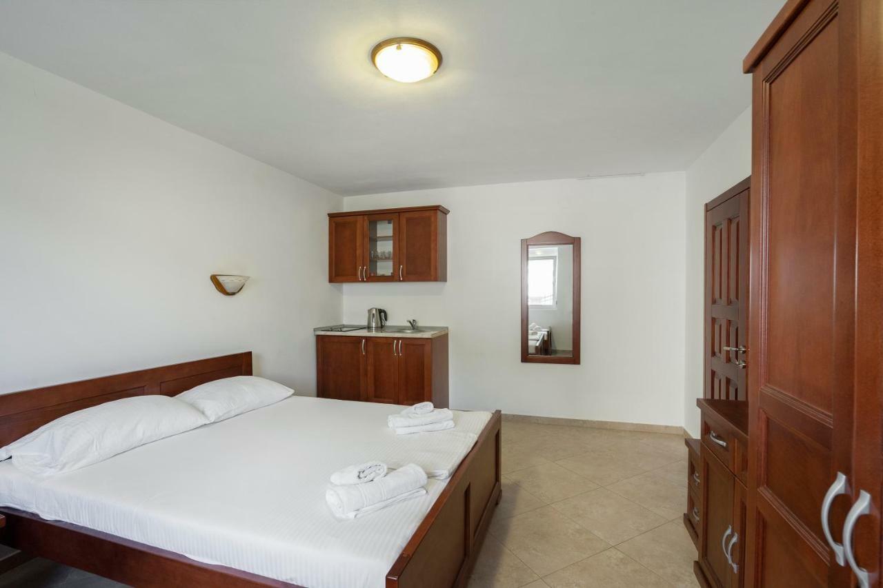 Apartments Vila A1 Dobra Voda Luaran gambar