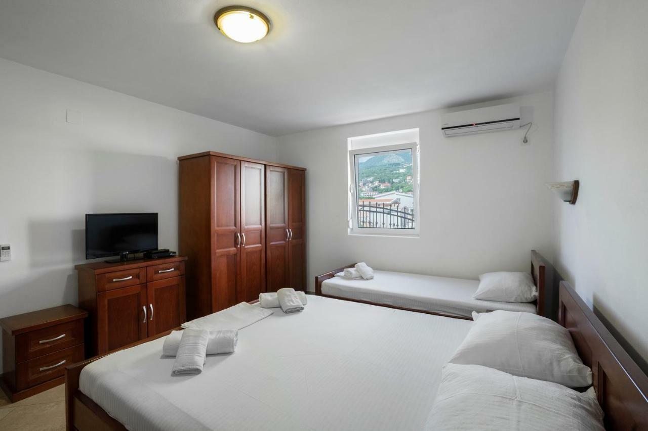 Apartments Vila A1 Dobra Voda Luaran gambar