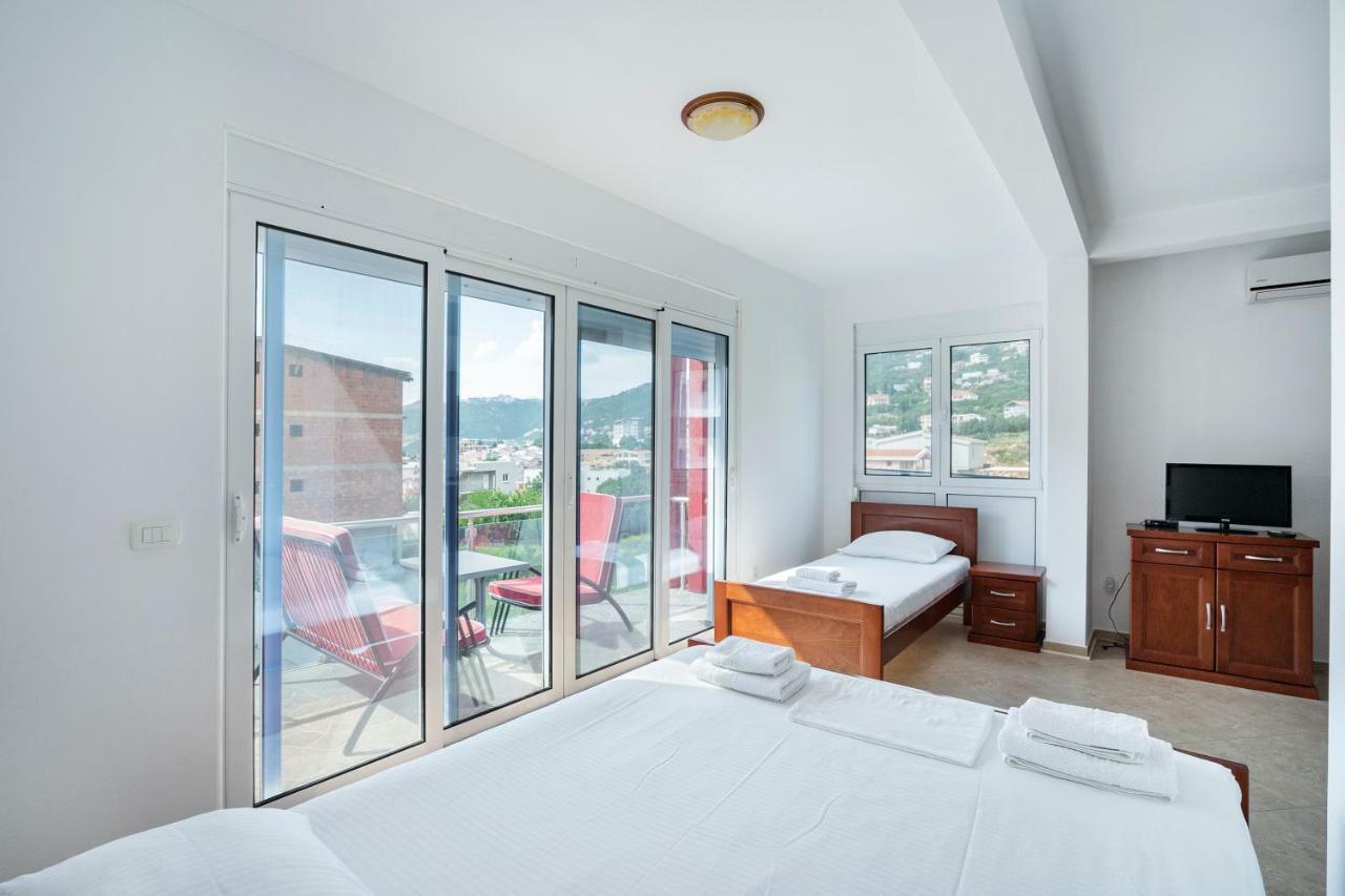 Apartments Vila A1 Dobra Voda Luaran gambar