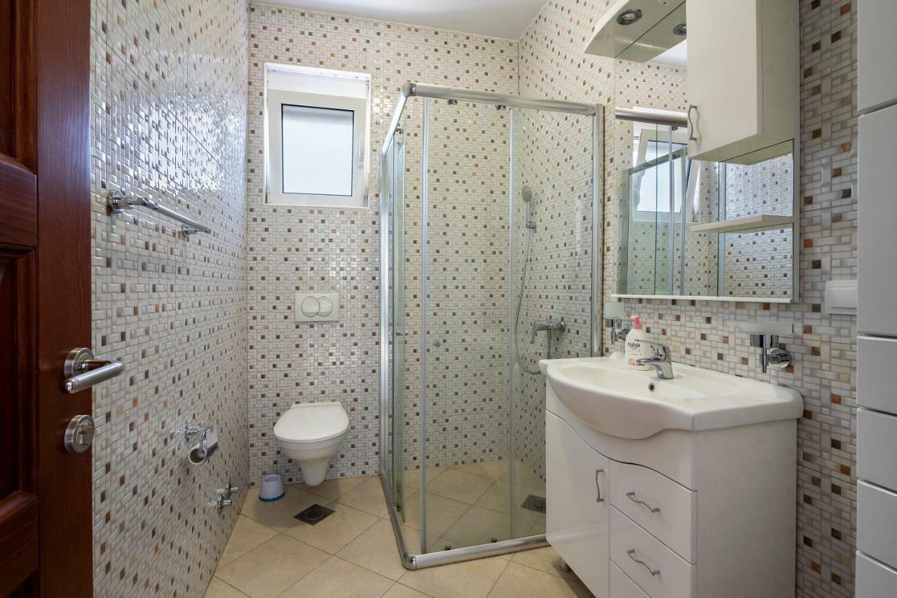 Apartments Vila A1 Dobra Voda Luaran gambar