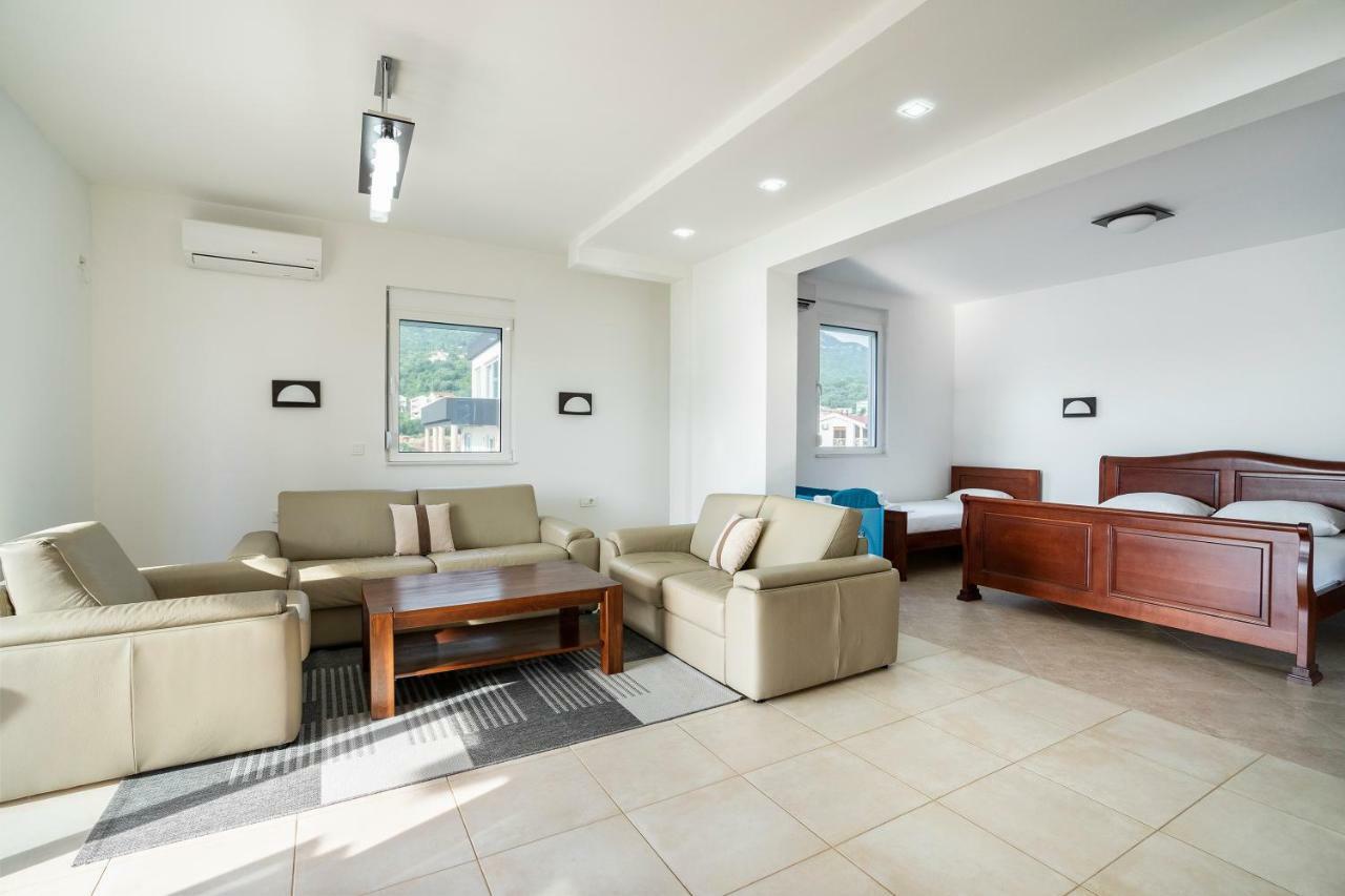 Apartments Vila A1 Dobra Voda Luaran gambar