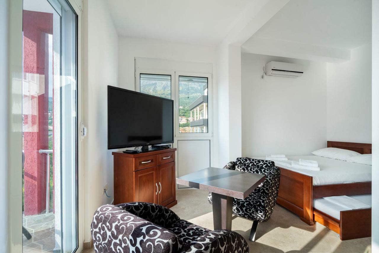 Apartments Vila A1 Dobra Voda Luaran gambar