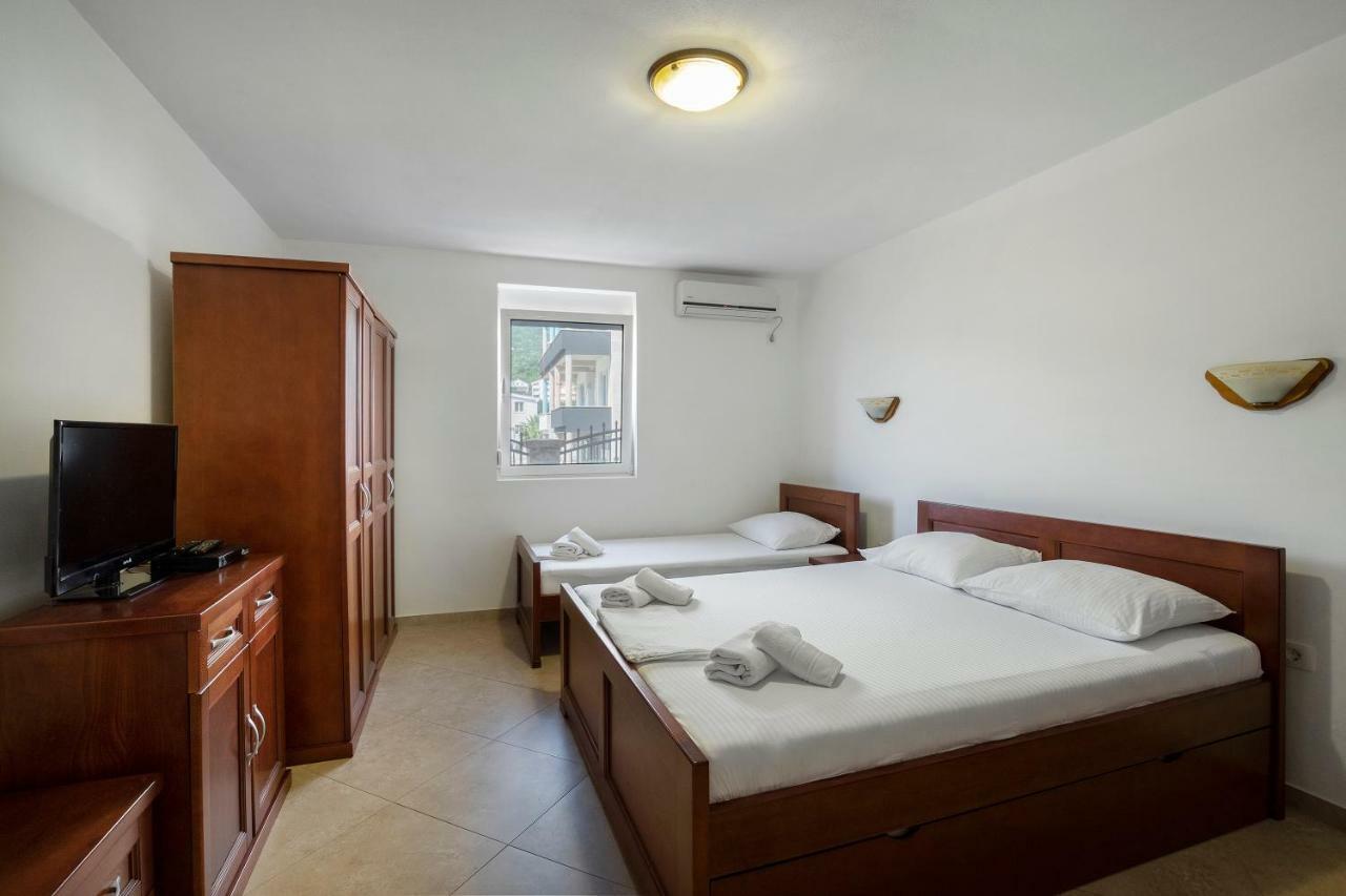 Apartments Vila A1 Dobra Voda Luaran gambar