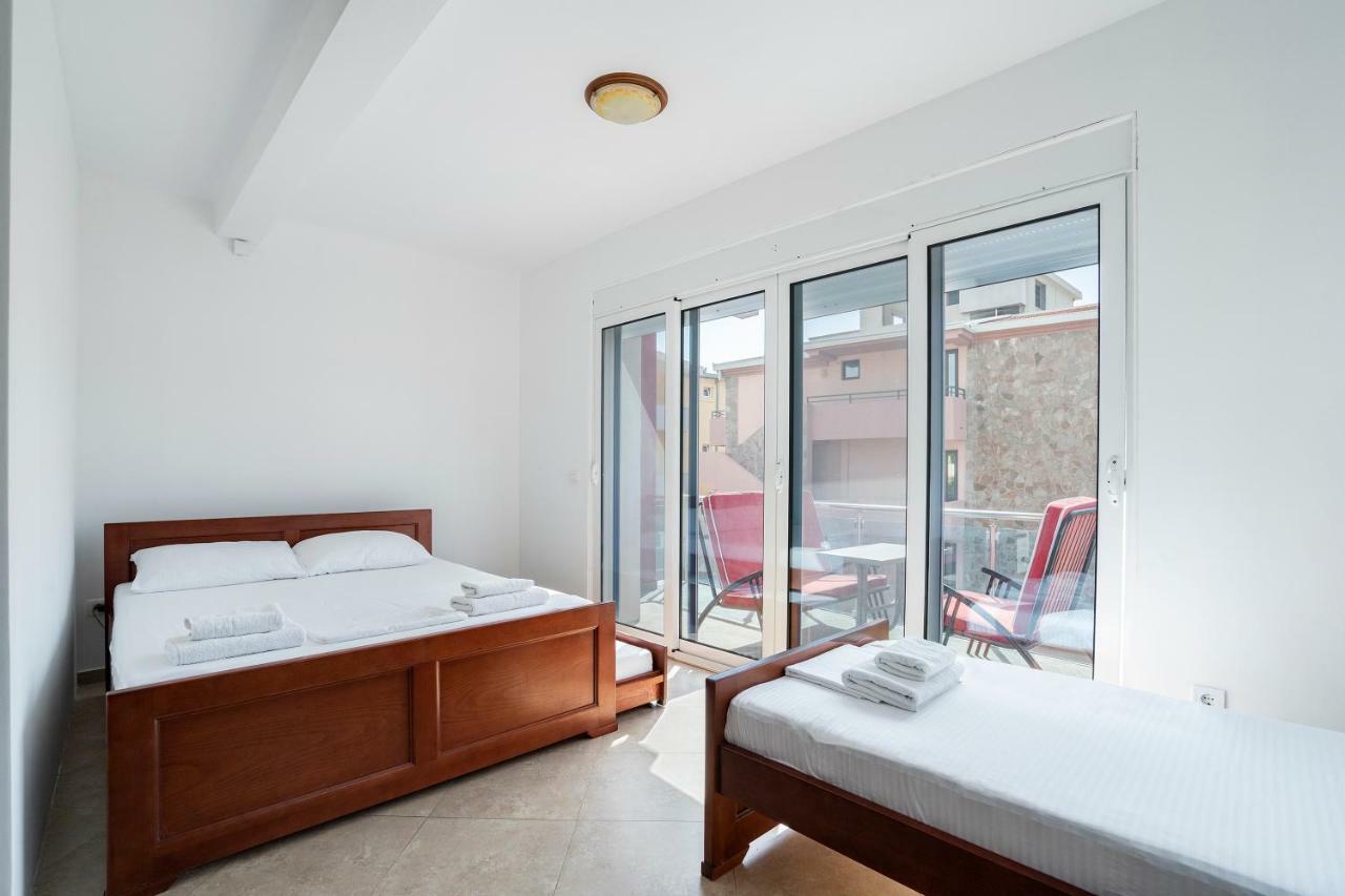 Apartments Vila A1 Dobra Voda Luaran gambar
