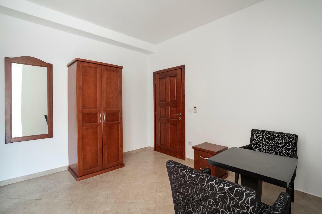 Apartments Vila A1 Dobra Voda Luaran gambar