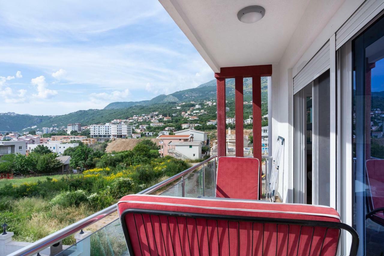 Apartments Vila A1 Dobra Voda Luaran gambar
