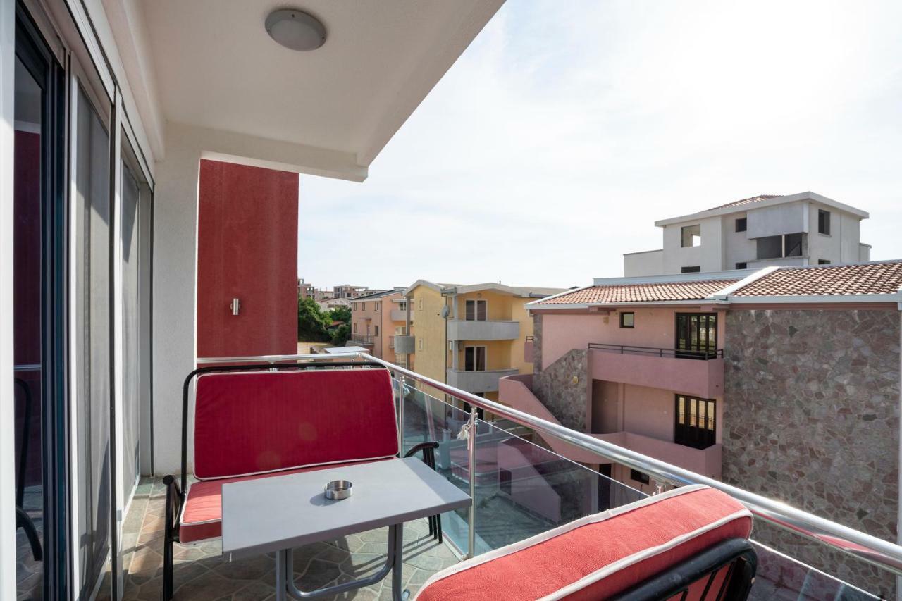 Apartments Vila A1 Dobra Voda Luaran gambar
