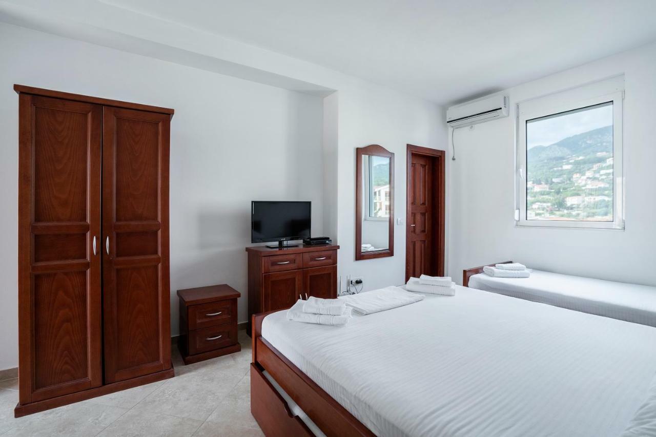 Apartments Vila A1 Dobra Voda Luaran gambar