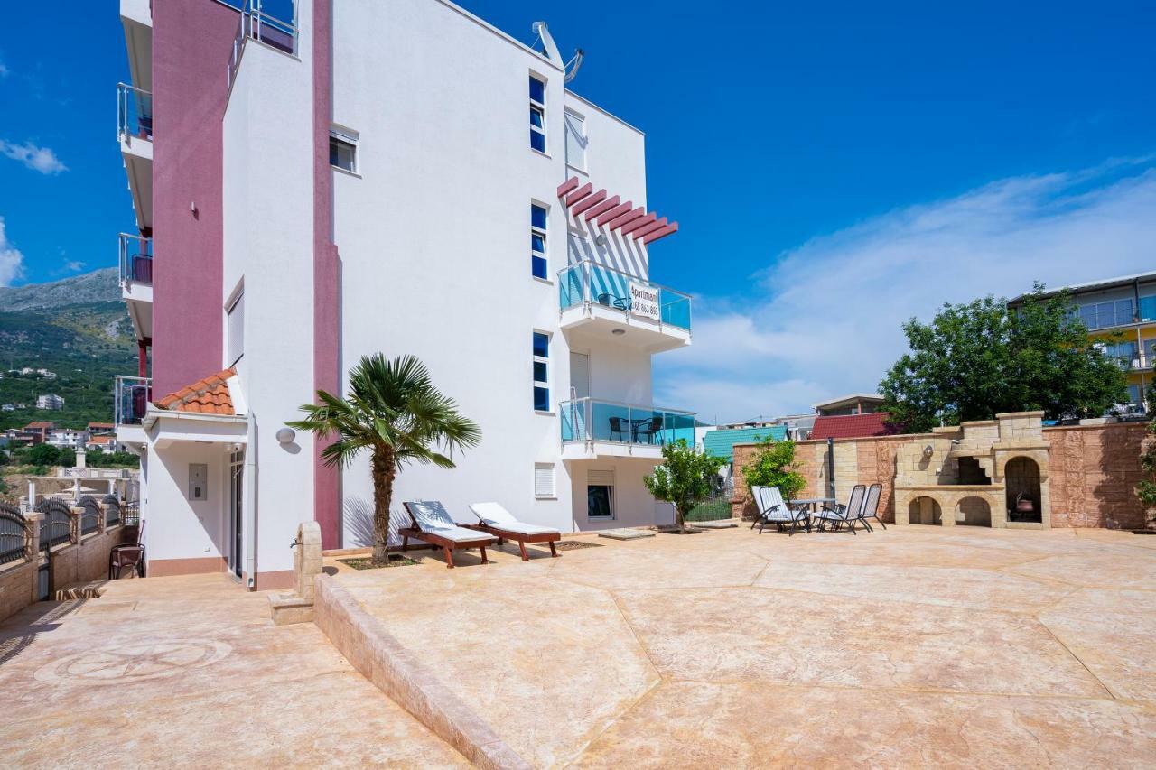 Apartments Vila A1 Dobra Voda Luaran gambar