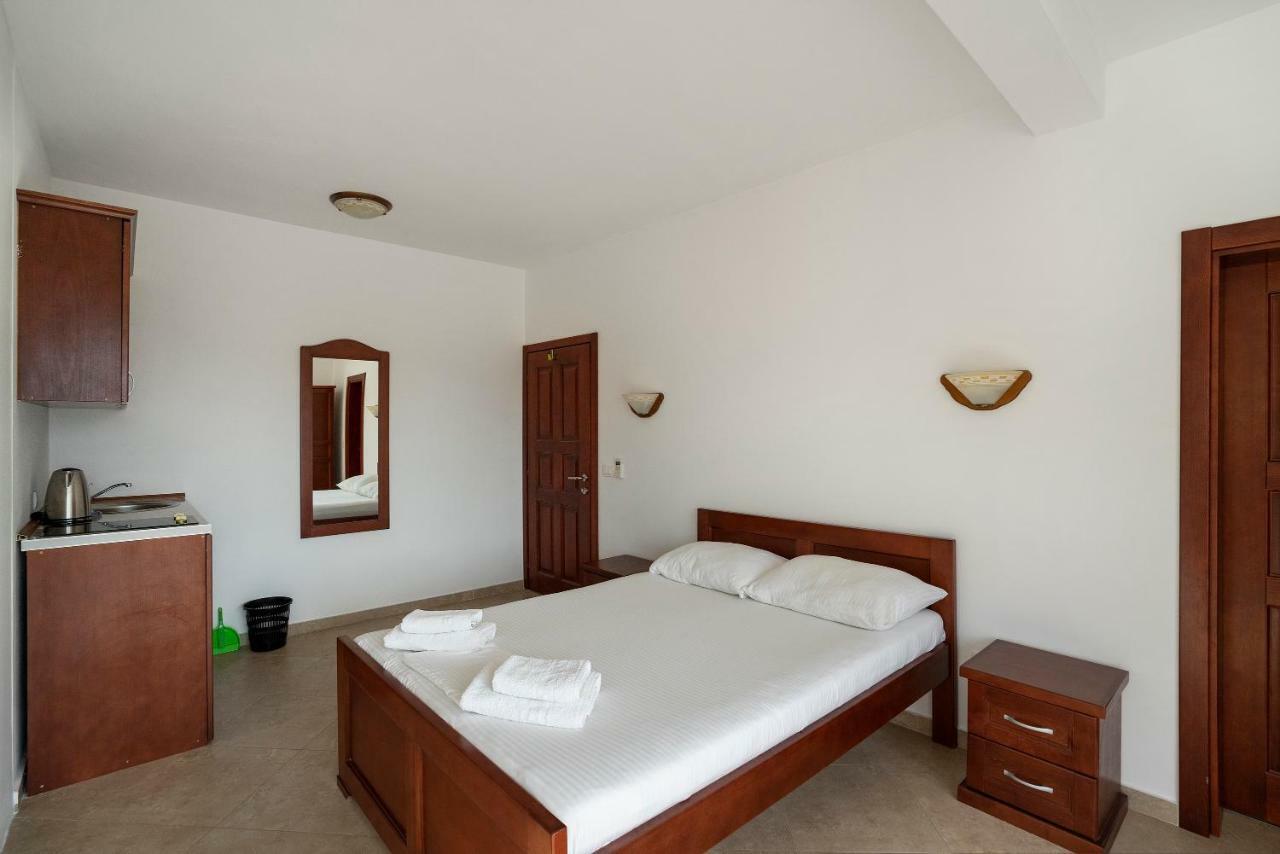Apartments Vila A1 Dobra Voda Luaran gambar