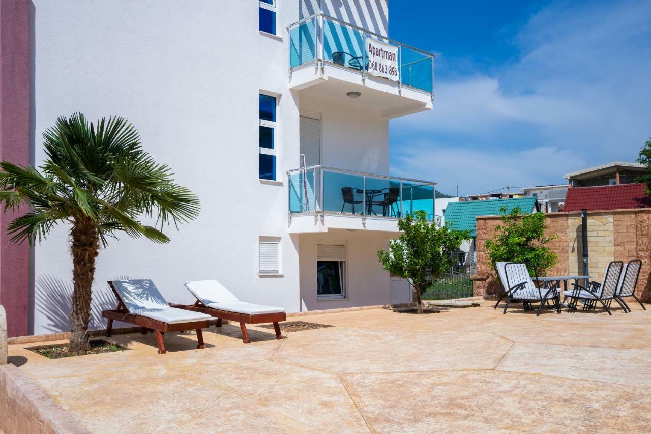 Apartments Vila A1 Dobra Voda Luaran gambar