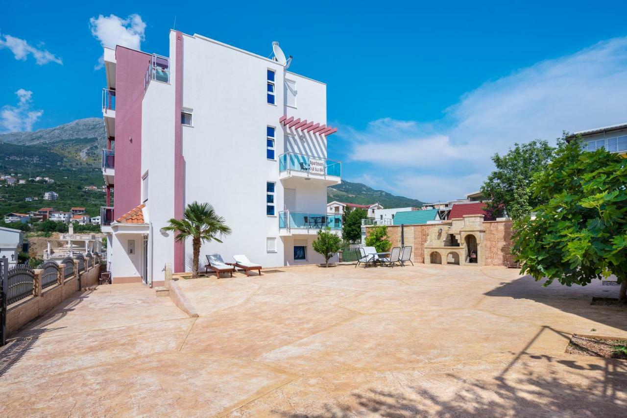 Apartments Vila A1 Dobra Voda Luaran gambar